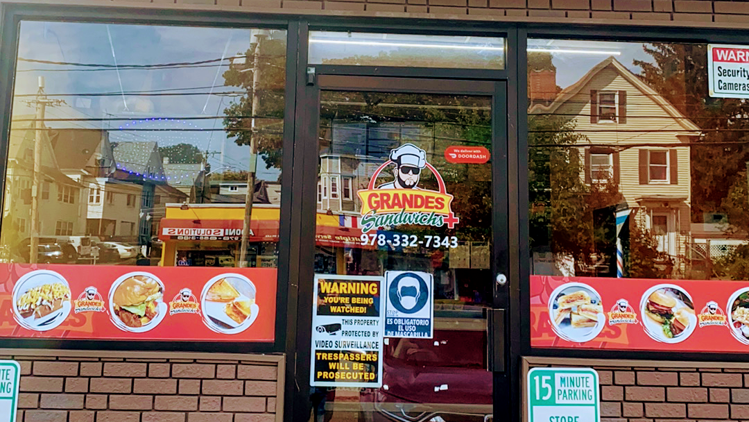 Grandes Sandwich Plus - Grandes Sandwich Plus Storefront