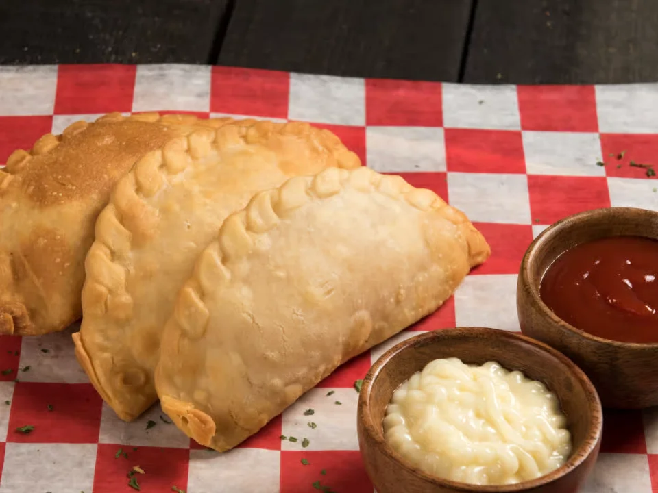 Empanada de Jamón y Queso - Golden empanada filled with ham and melted cheese