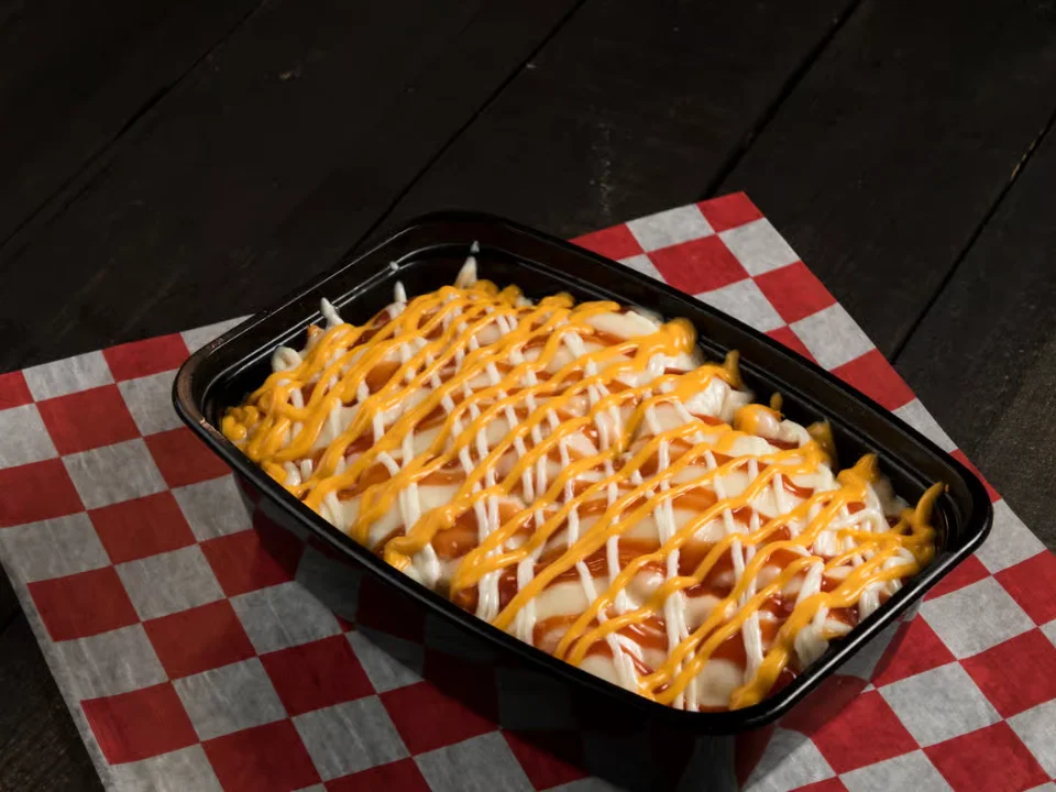 Yaroa Papa y Pollo - Dominican yaroa with french fries and chicken